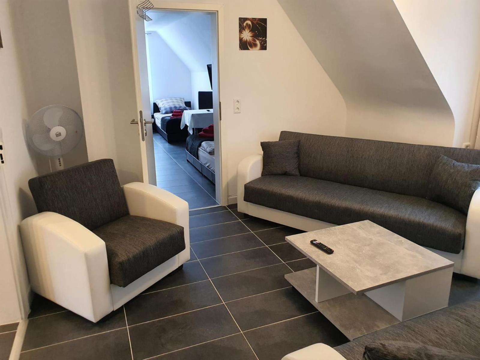 Ferienwohnungen Calwer Hoefle Marktplatz Kamer foto