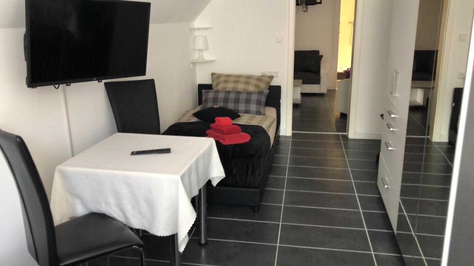 Ferienwohnungen Calwer Hoefle Marktplatz Kamer foto